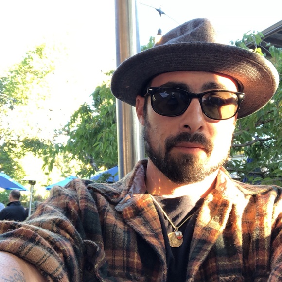 Meet your Posher, Dominic - Picture 2 of 8